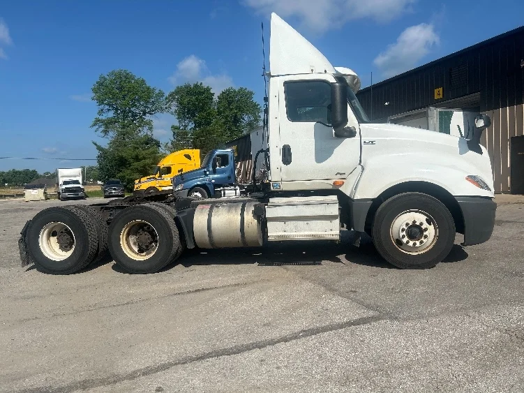 2019 International LT in Middlefield, OH — photo 8