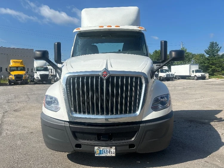 2019 International LT in Middlefield, OH — photo 2