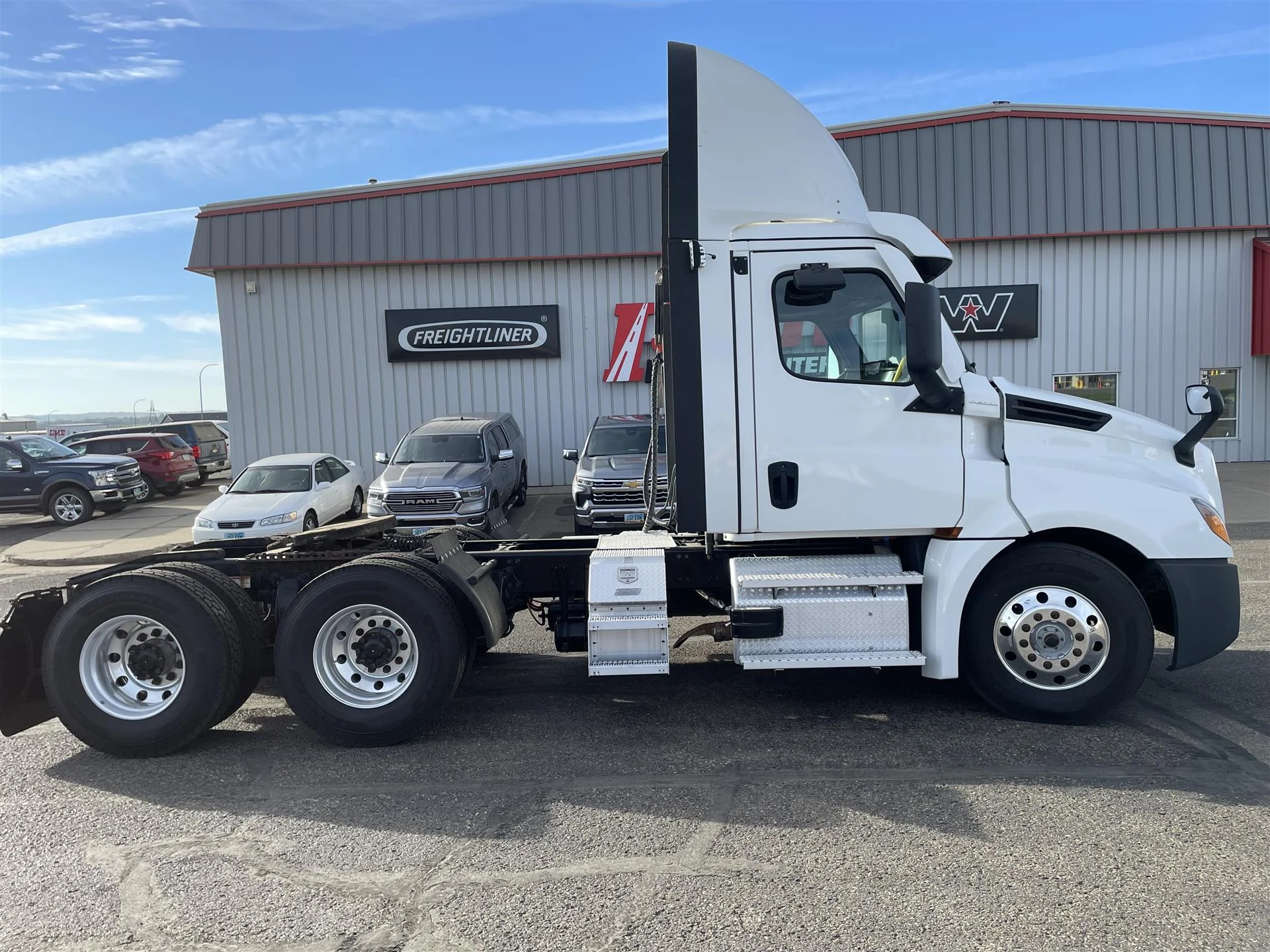 2022 Freightliner Cascadia in Bismarck, ND — photo 3
