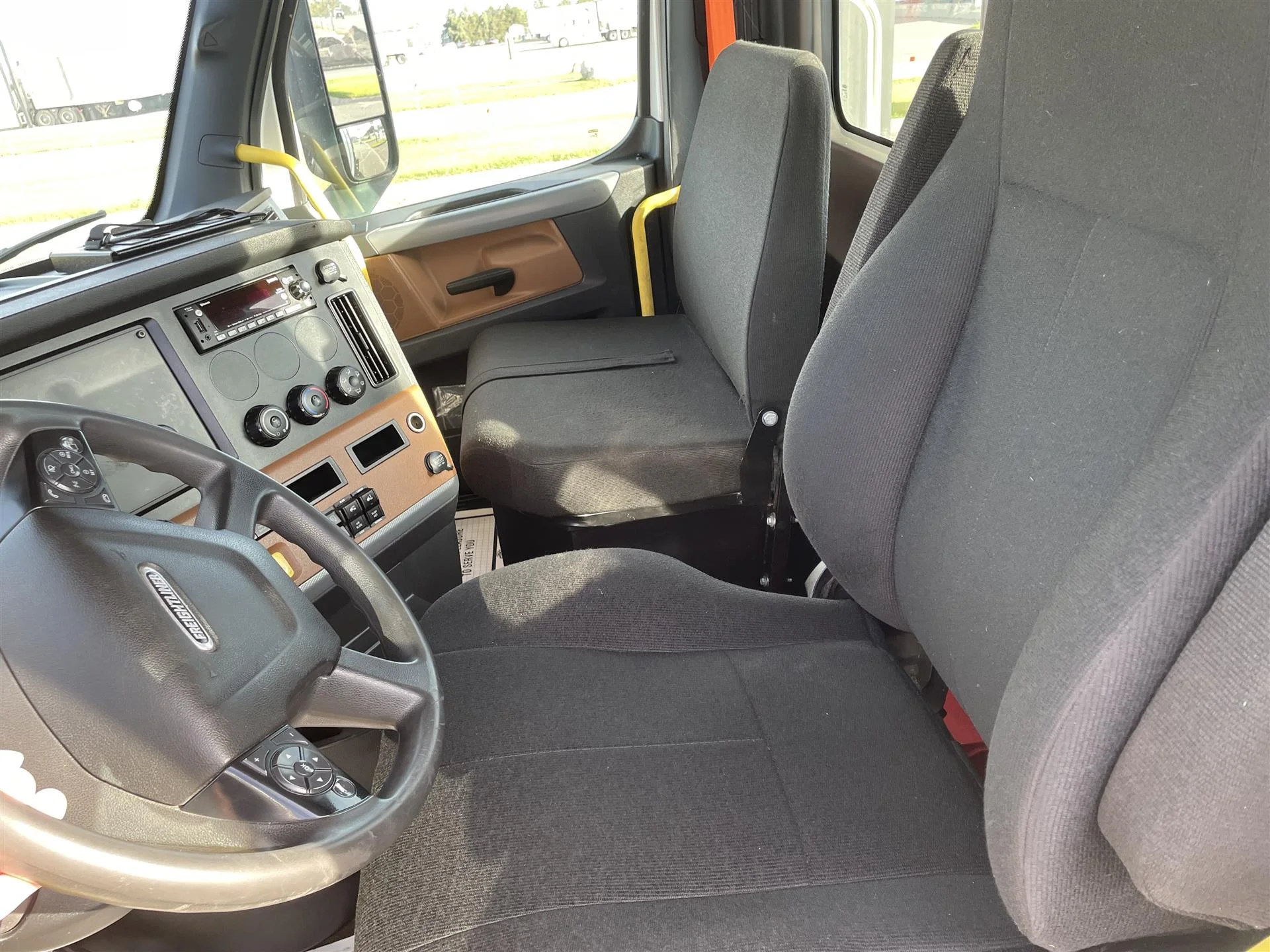 2022 Freightliner Cascadia in Bismarck, ND — photo 7