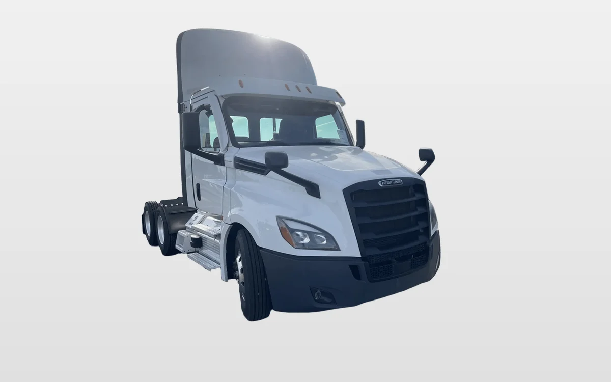 2022 Freightliner - image 1