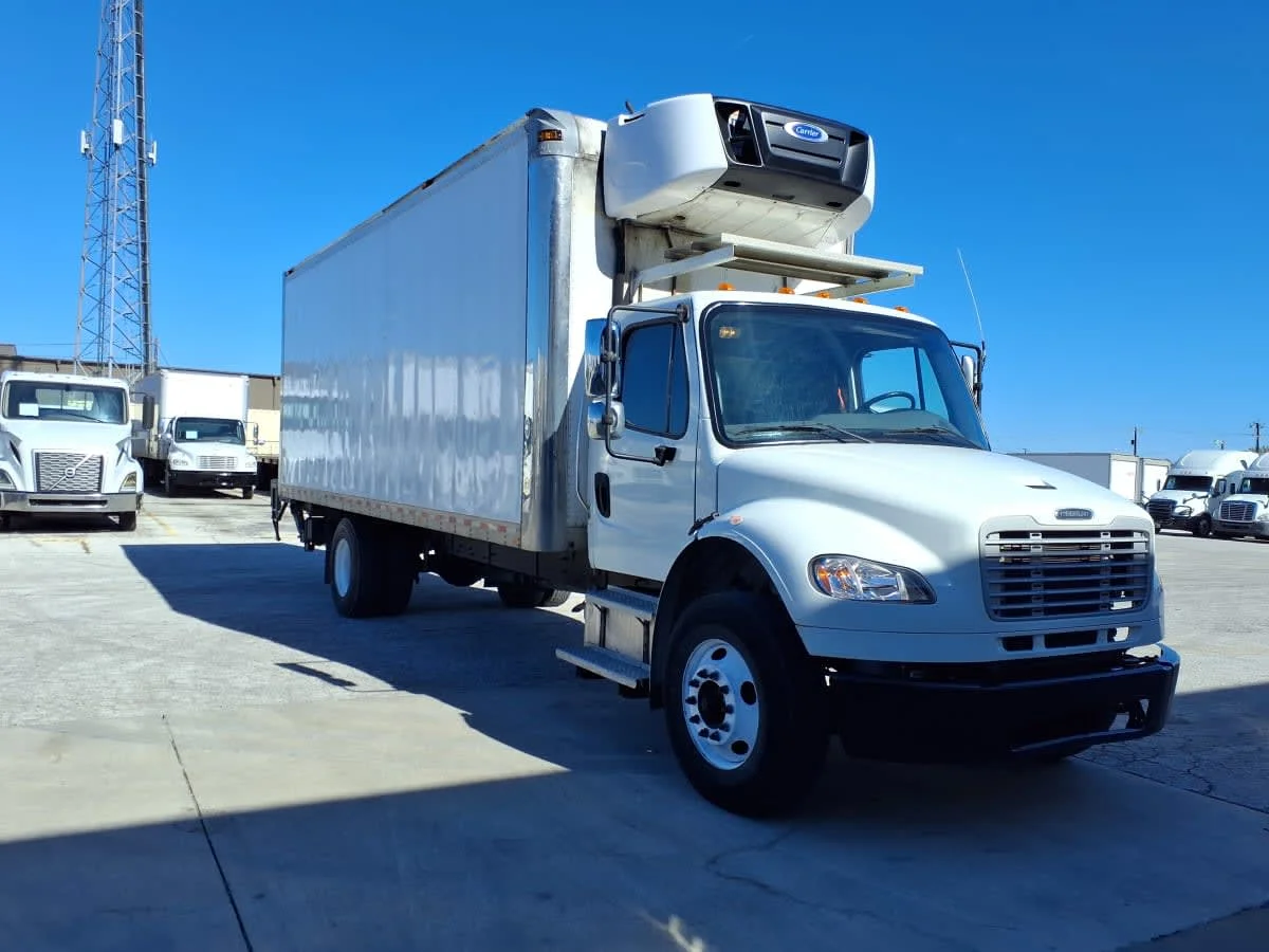 2019 Freightliner M2 106 in Fort Worth, TX — photo 3