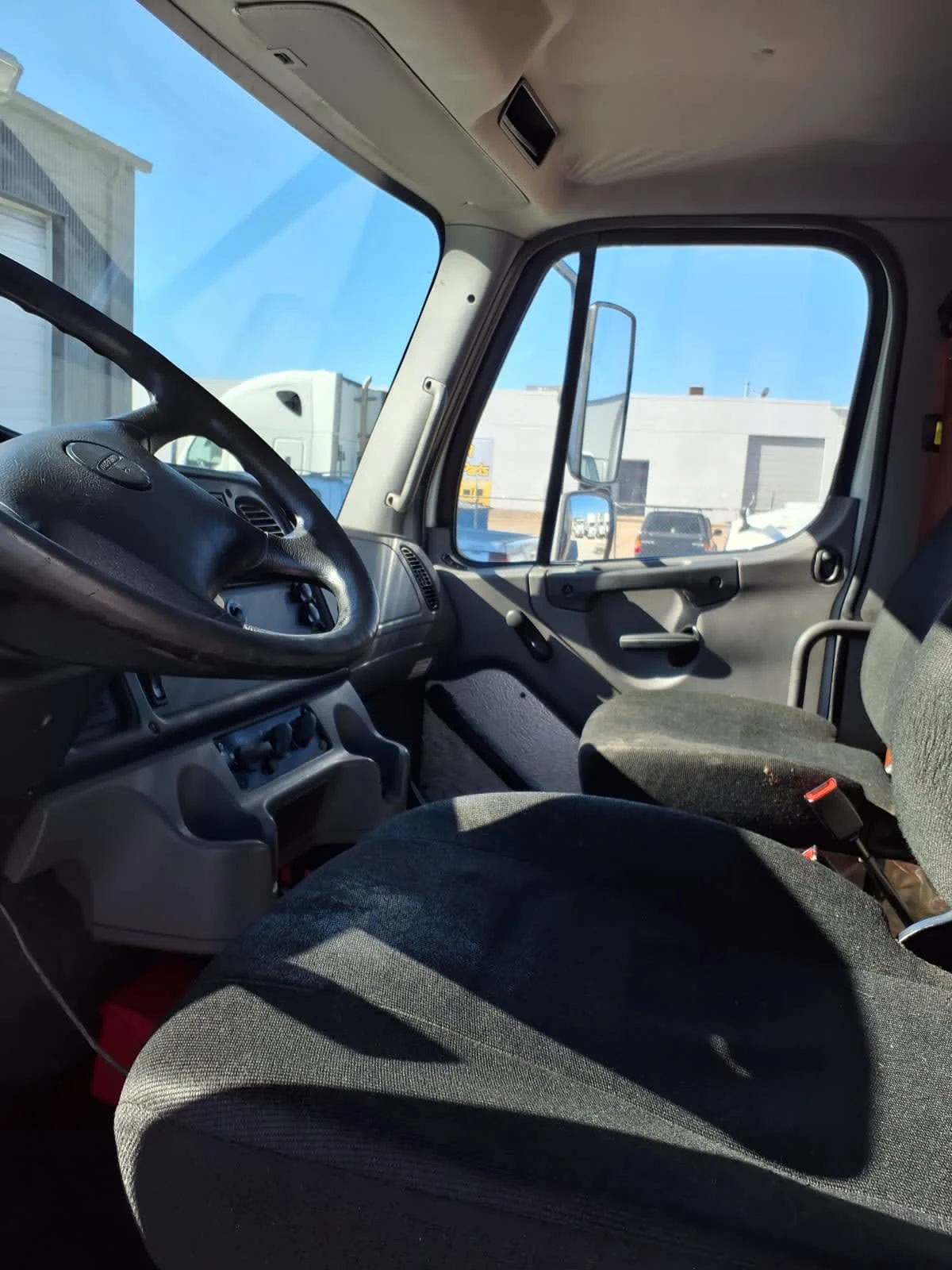 2019 Freightliner M2 106 - image 8