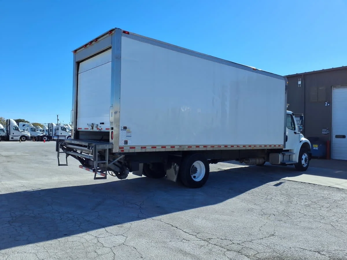 2019 Freightliner M2 106 - image 4