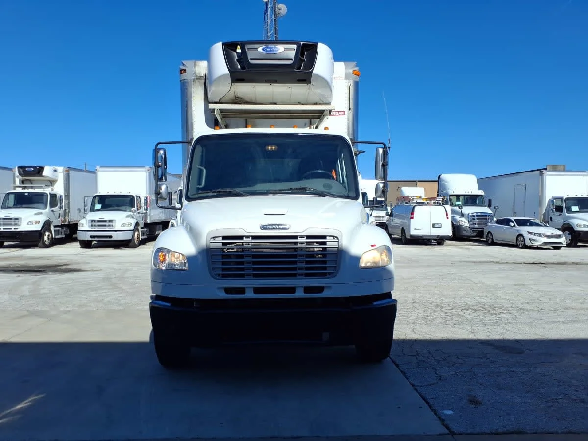 2019 Freightliner M2 106 in Fort Worth, TX — photo 2