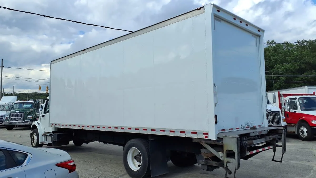 2019 Freightliner M2 106 in Warwick, RI — photo 6
