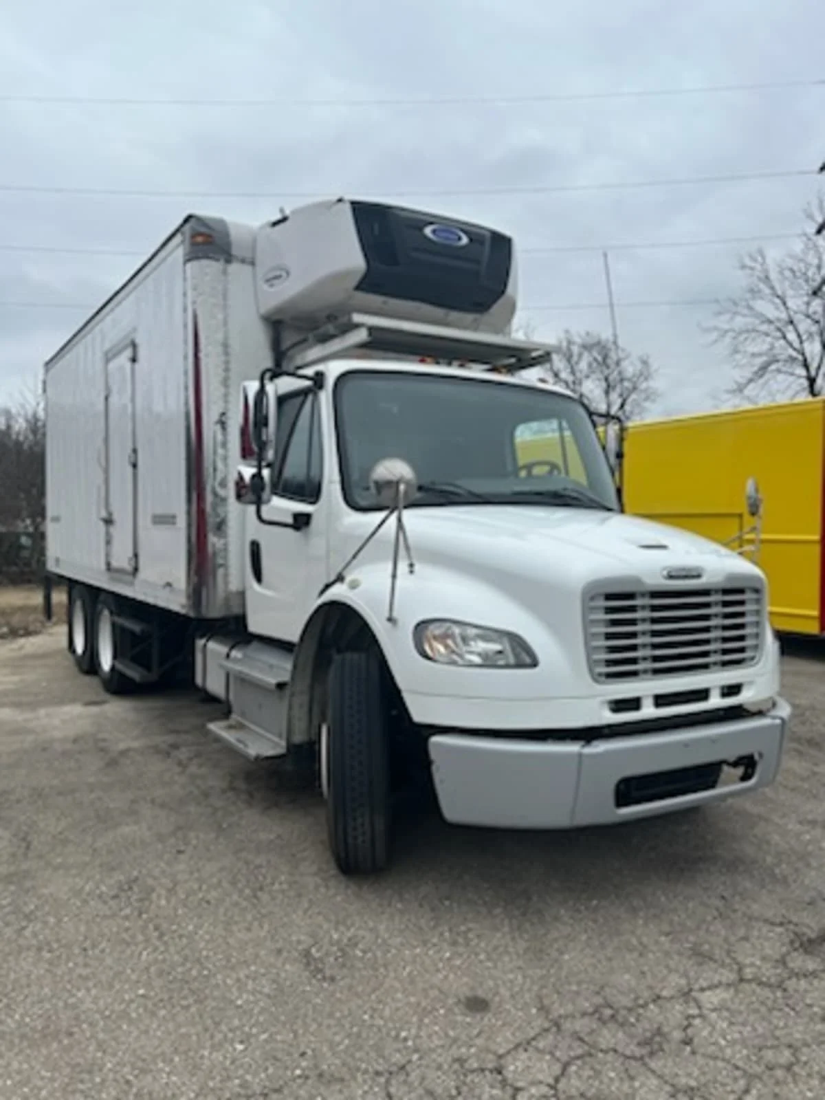 2014 Freightliner M2 106 - image 3