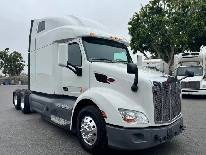 2021 Peterbilt 579 in Los Angeles, CA — photo 4