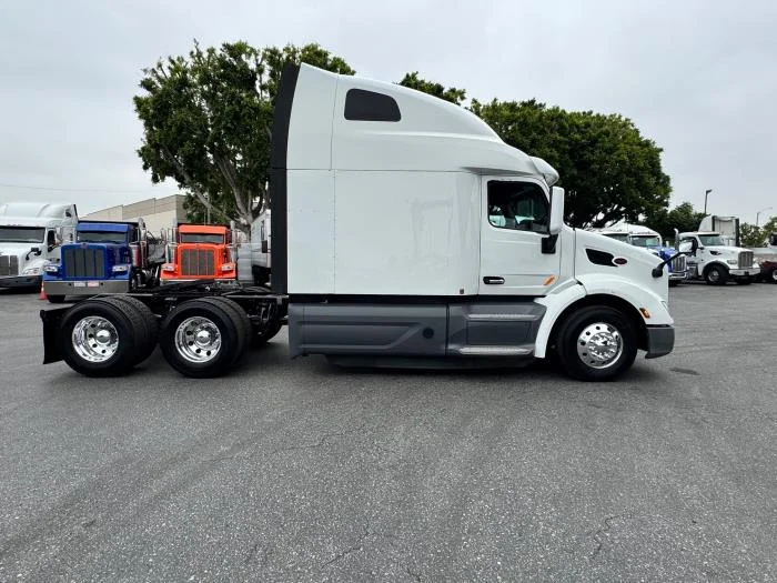 2021 Peterbilt 579 in Los Angeles, CA — photo 5