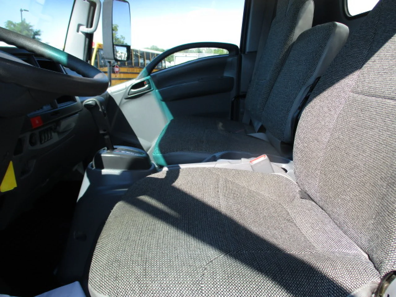 2020 Isuzu NRR in Linthicum Heights, MD — photo 17