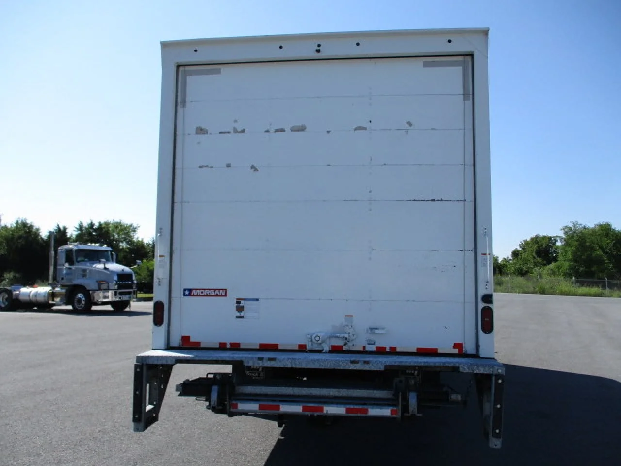 2020 Isuzu NRR in Linthicum Heights, MD — photo 6