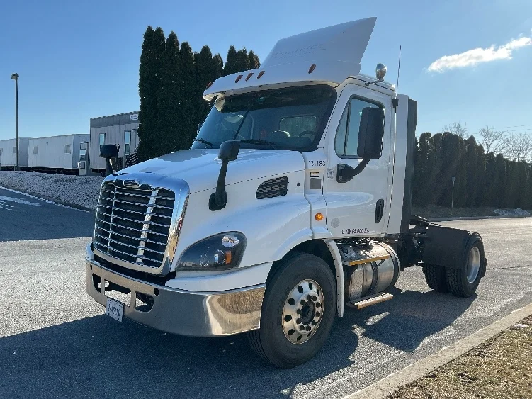 2017 Freightliner Cascadia - image 3