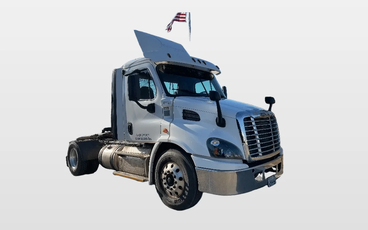 2017 Freightliner Cascadia - image 1