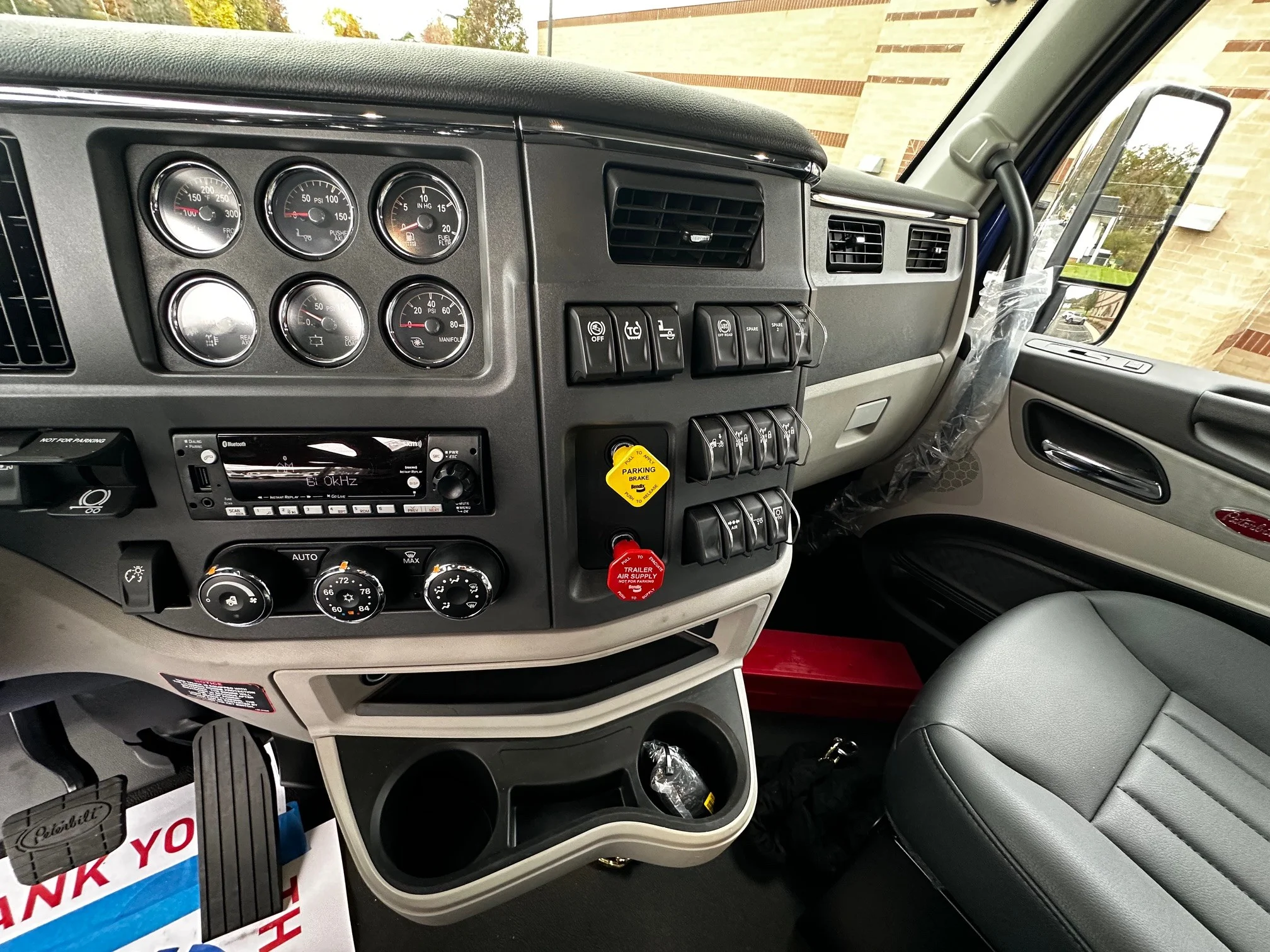 2026 Peterbilt 567 - image 2