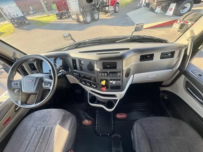 2022 Peterbilt 579 - image 12