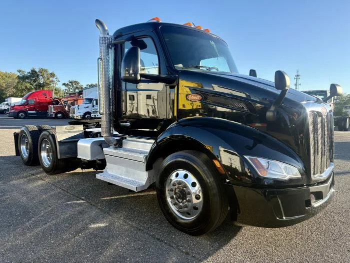 2022 Peterbilt 579 - image 8