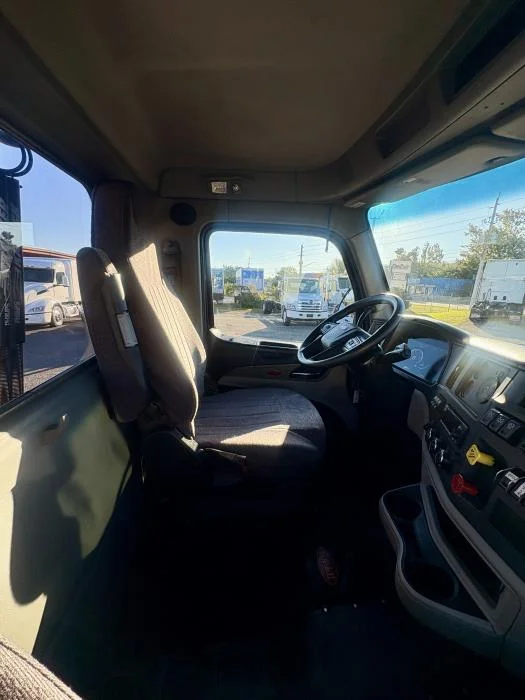2022 Peterbilt 579 - image 13