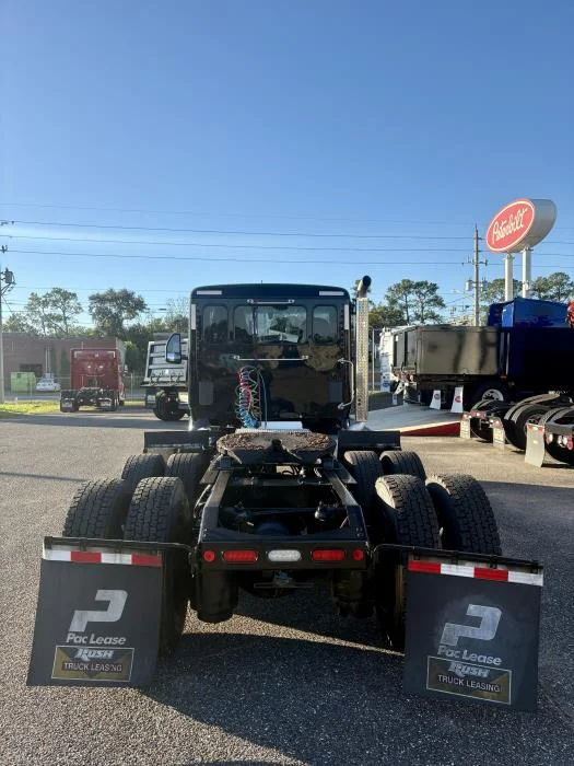 2022 Peterbilt 579 - image 5