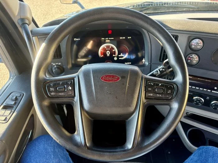 2022 Peterbilt 579 - image 15