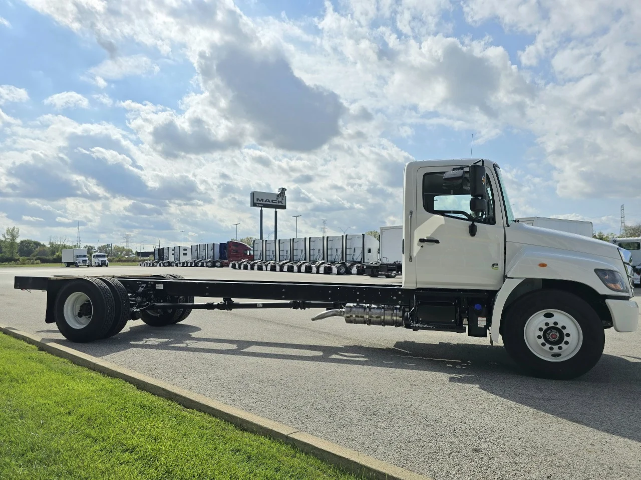 2025 Hino in Toledo, OH — photo 3