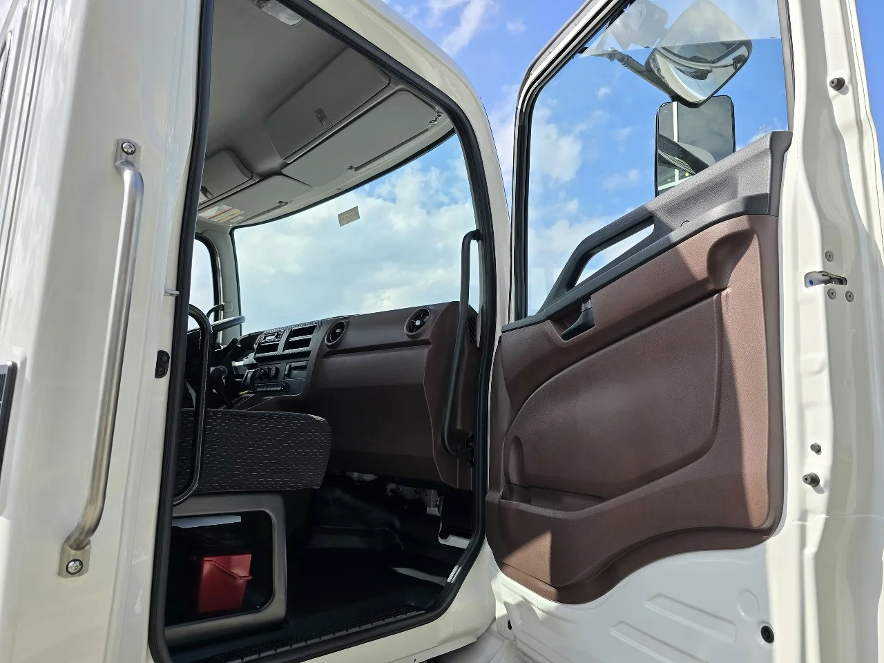 2025 Hino in Toledo, OH — photo 7