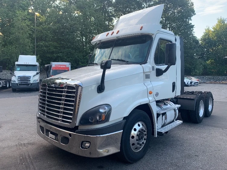 2019 Freightliner Cascadia in Franklin, MA — photo 3
