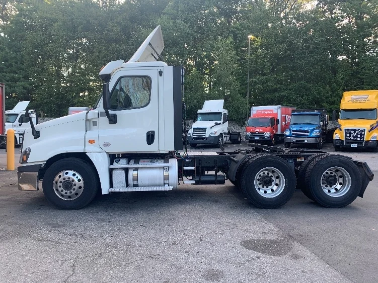 2019 Freightliner Cascadia in Franklin, MA — photo 4