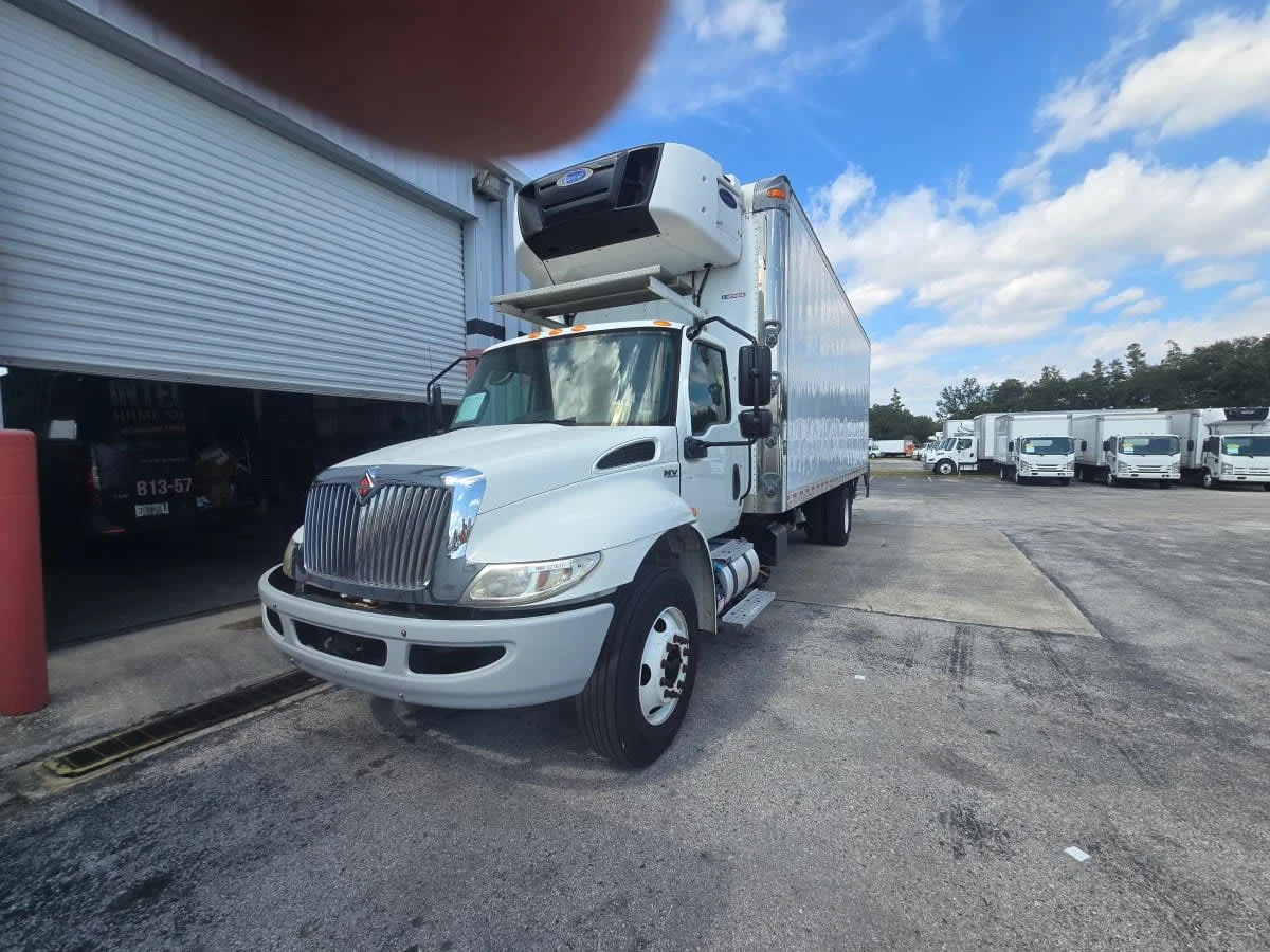 2022 International MV - image 3