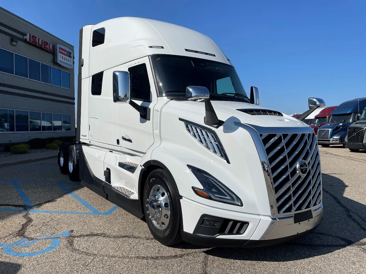 2026 Volvo VNL 860 in Byron Center, MI — photo 2