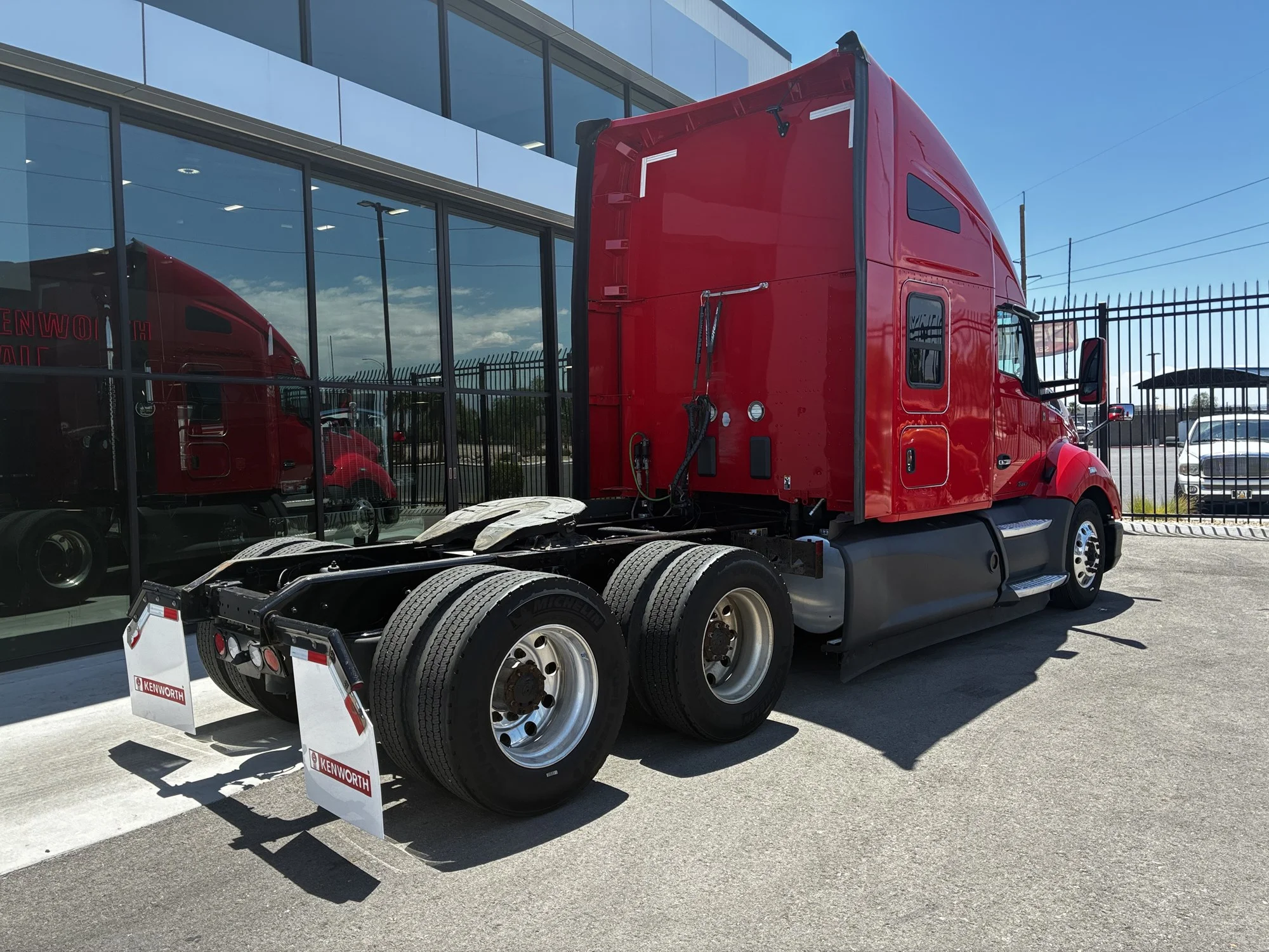 2022 Kenworth T680 in Las Vegas, NV — photo 3