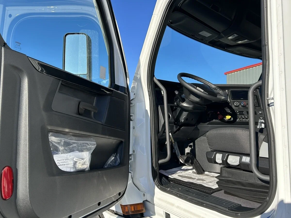 2026 Freightliner Cascadia - image 9