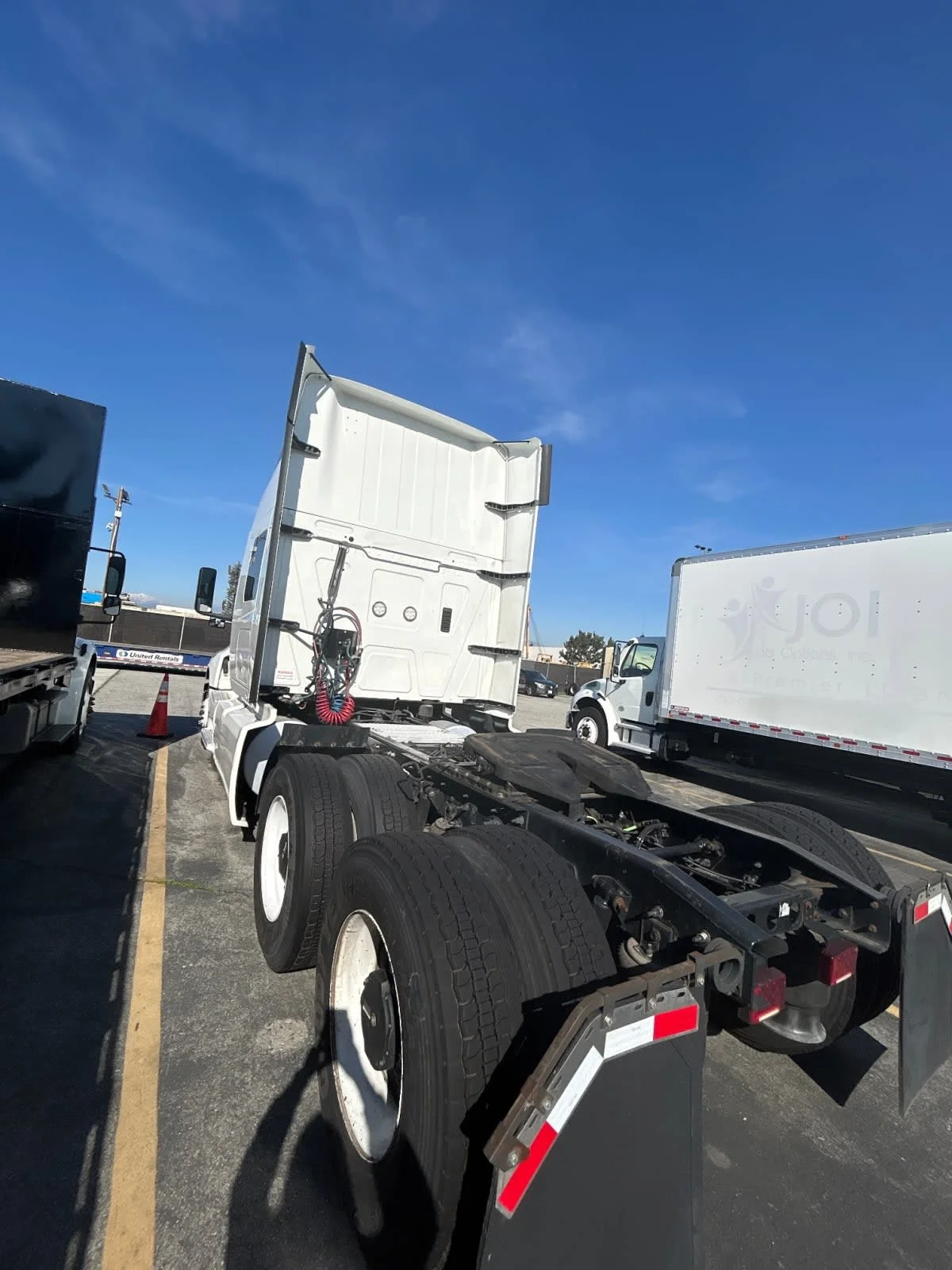 2020 International LT in Pomona, CA — photo 4