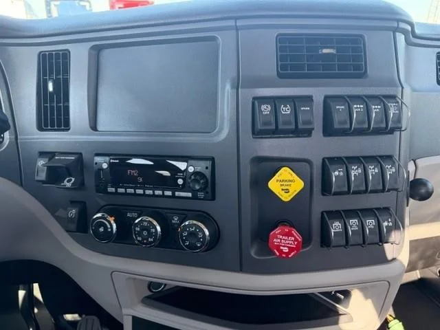 2027 Peterbilt 567 - image 29