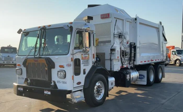 2025 Peterbilt 520 — photo 3