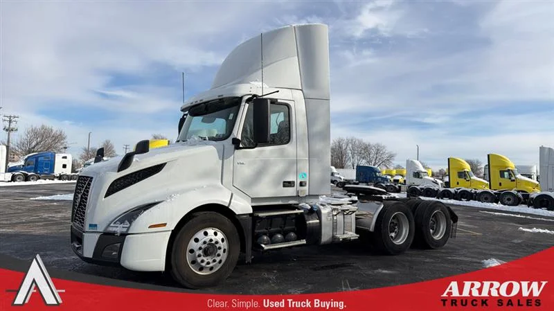 2021 Volvo VNL 300 in Bolingbrook, IL