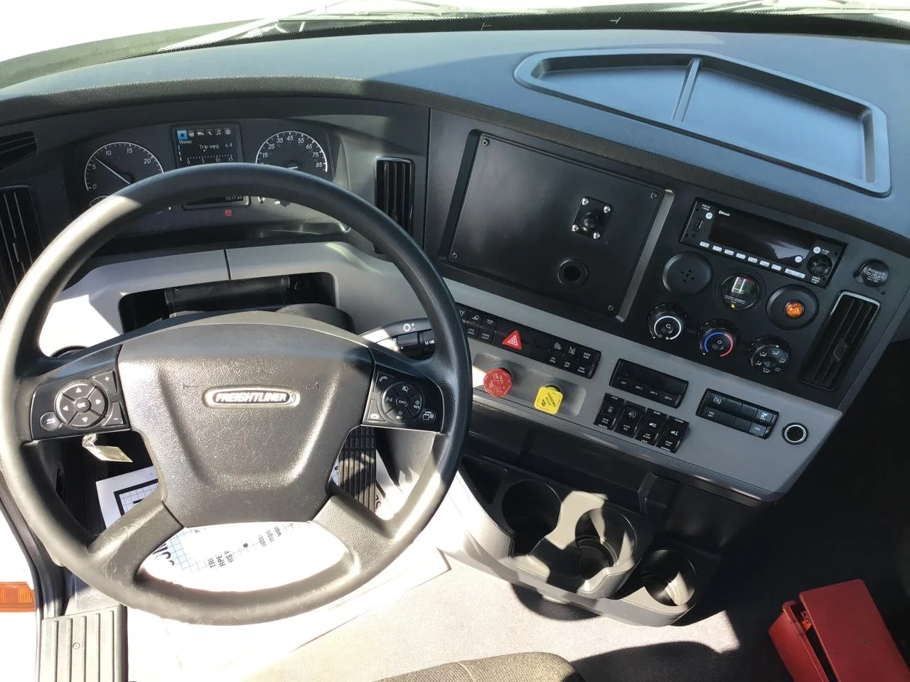 2022 Freightliner Cascadia in Pacific, WA — photo 8