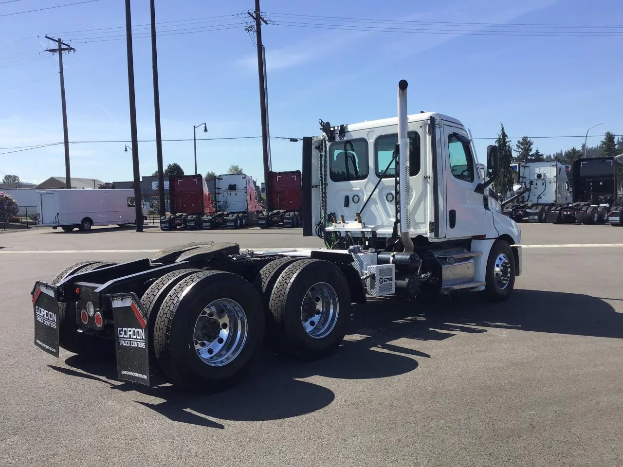 2022 Freightliner Cascadia in Pacific, WA — photo 2