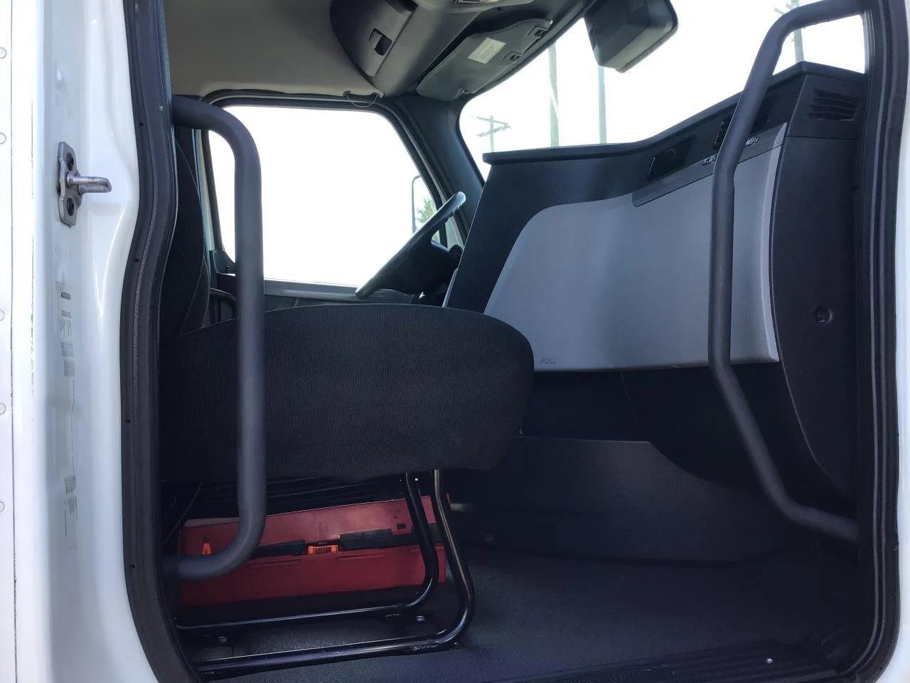 2022 Freightliner Cascadia in Pacific, WA — photo 5