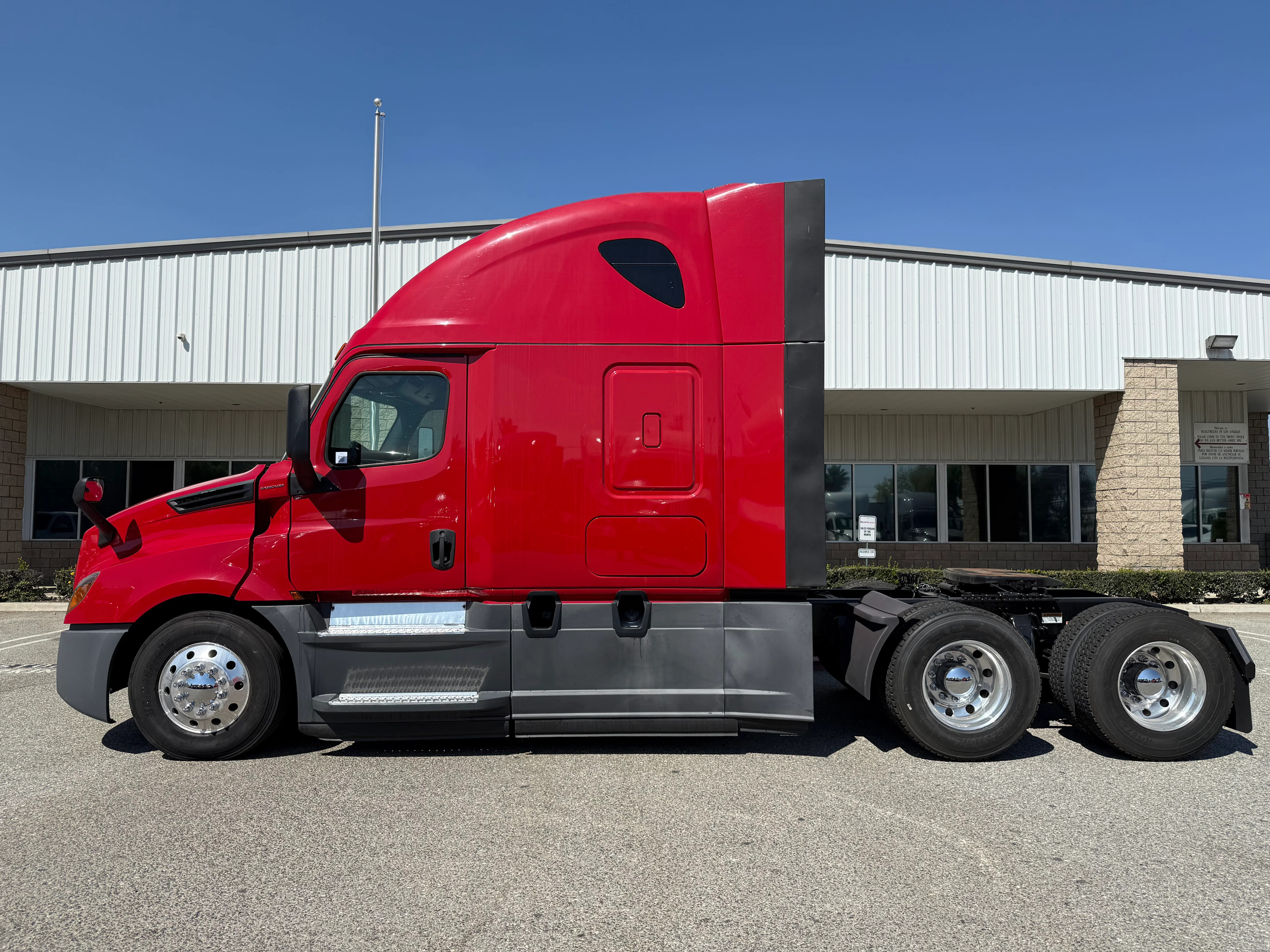 2020 Freightliner Cascadia in Selectrucks Fontana, CA — photo 3