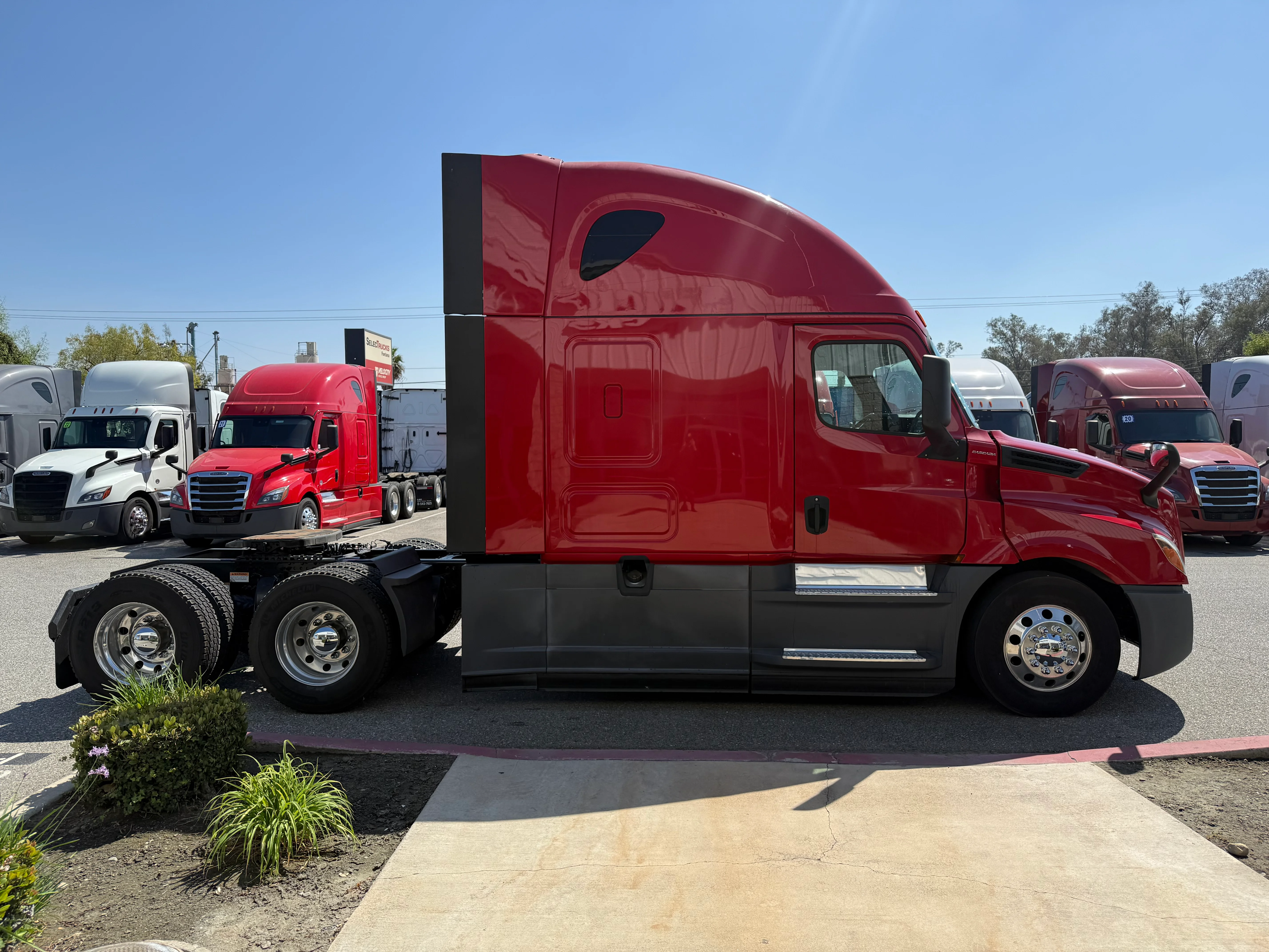 2020 Freightliner Cascadia in Selectrucks Fontana, CA — photo 7