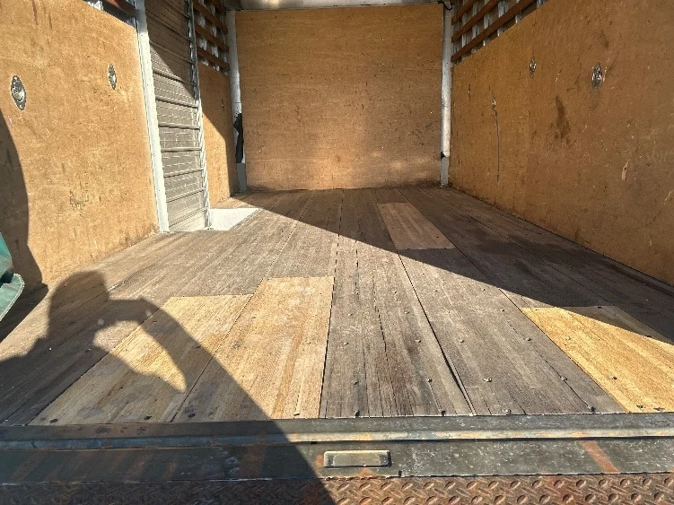 2021 Isuzu NRR - image 10