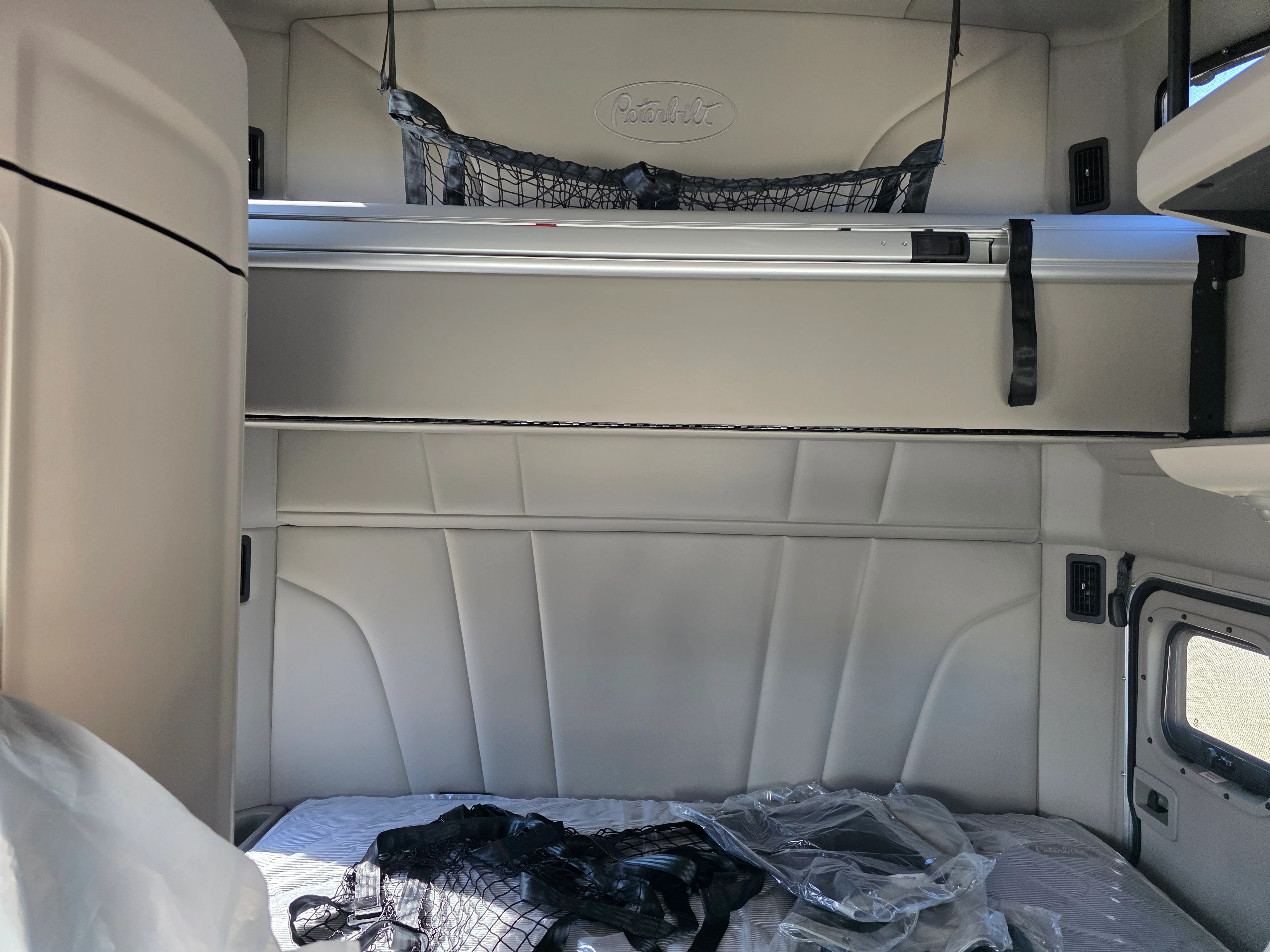 2027 Peterbilt 579 in Cincinnati, OH — photo 10