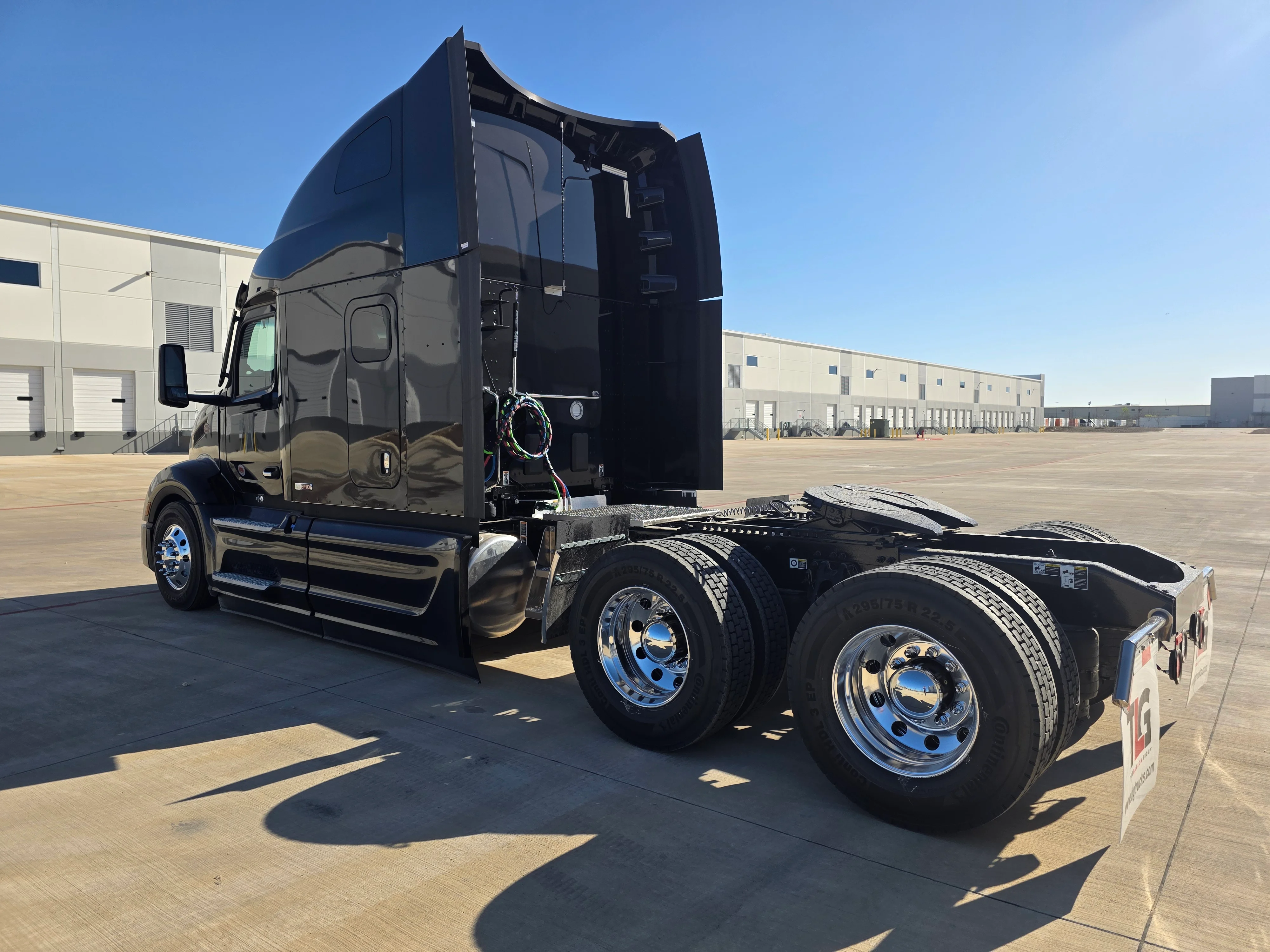 2027 Peterbilt 579 in Cincinnati, OH — photo 3