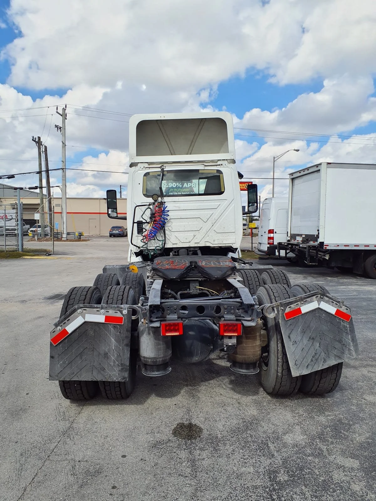 2018 International LT - image 5