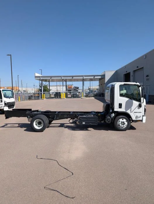 2025 Isuzu NPR - image 6