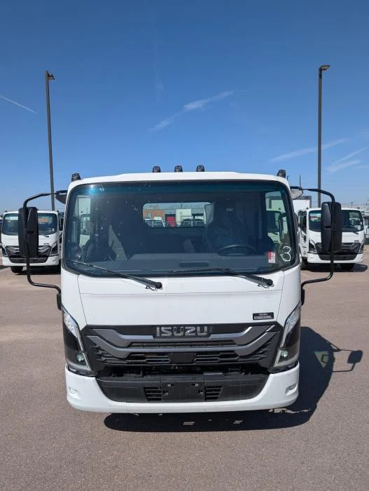 2025 Isuzu NPR - image 4