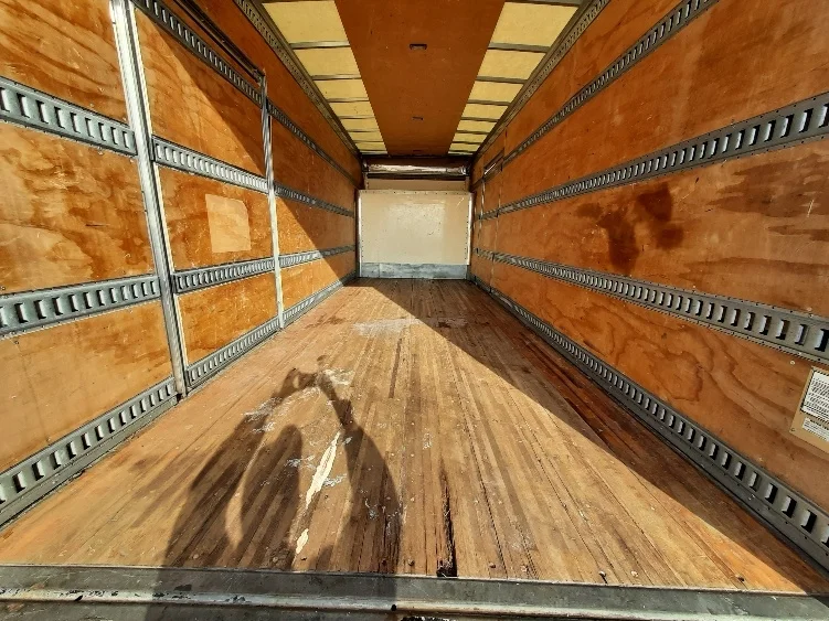 2020 Isuzu NRR - image 10