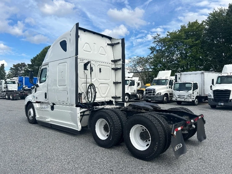 2021 Freightliner Cascadia in Greensboro, NC — photo 5