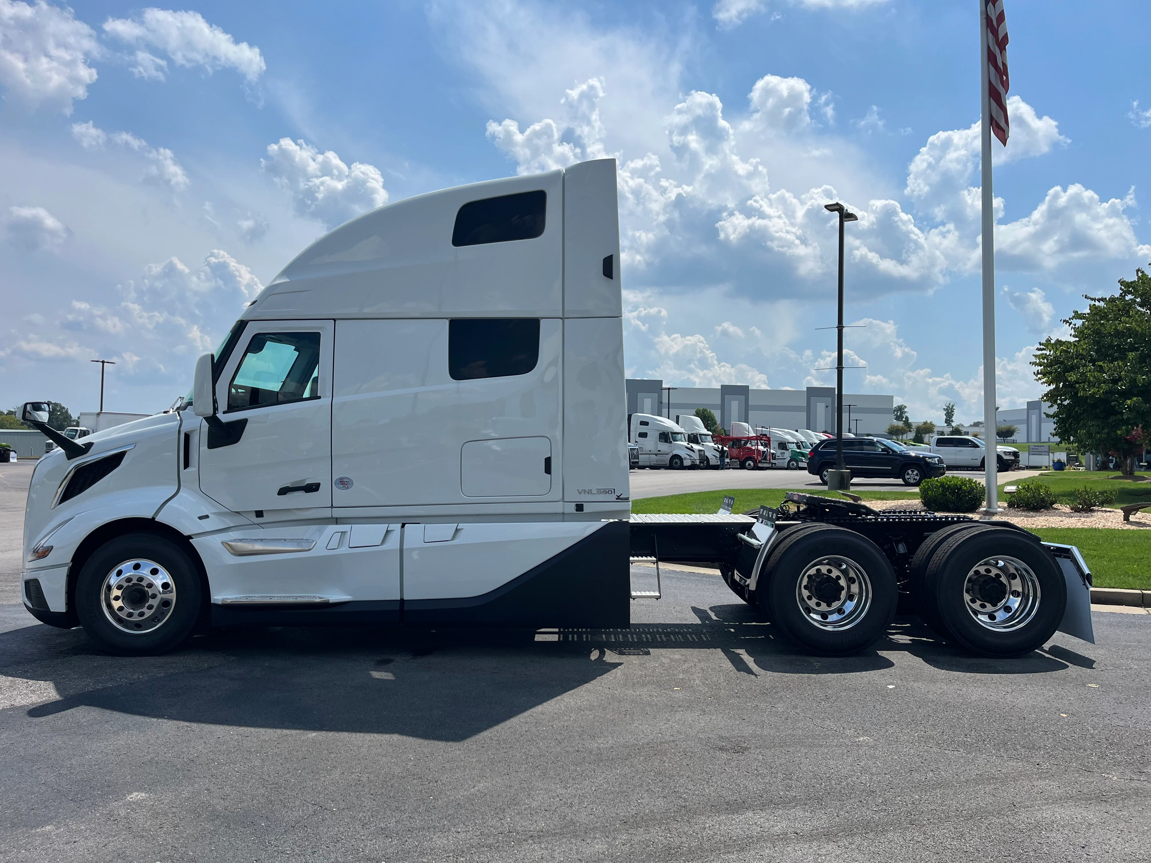 2026 Volvo VNL 860 in LA VERGNE, TN — photo 6