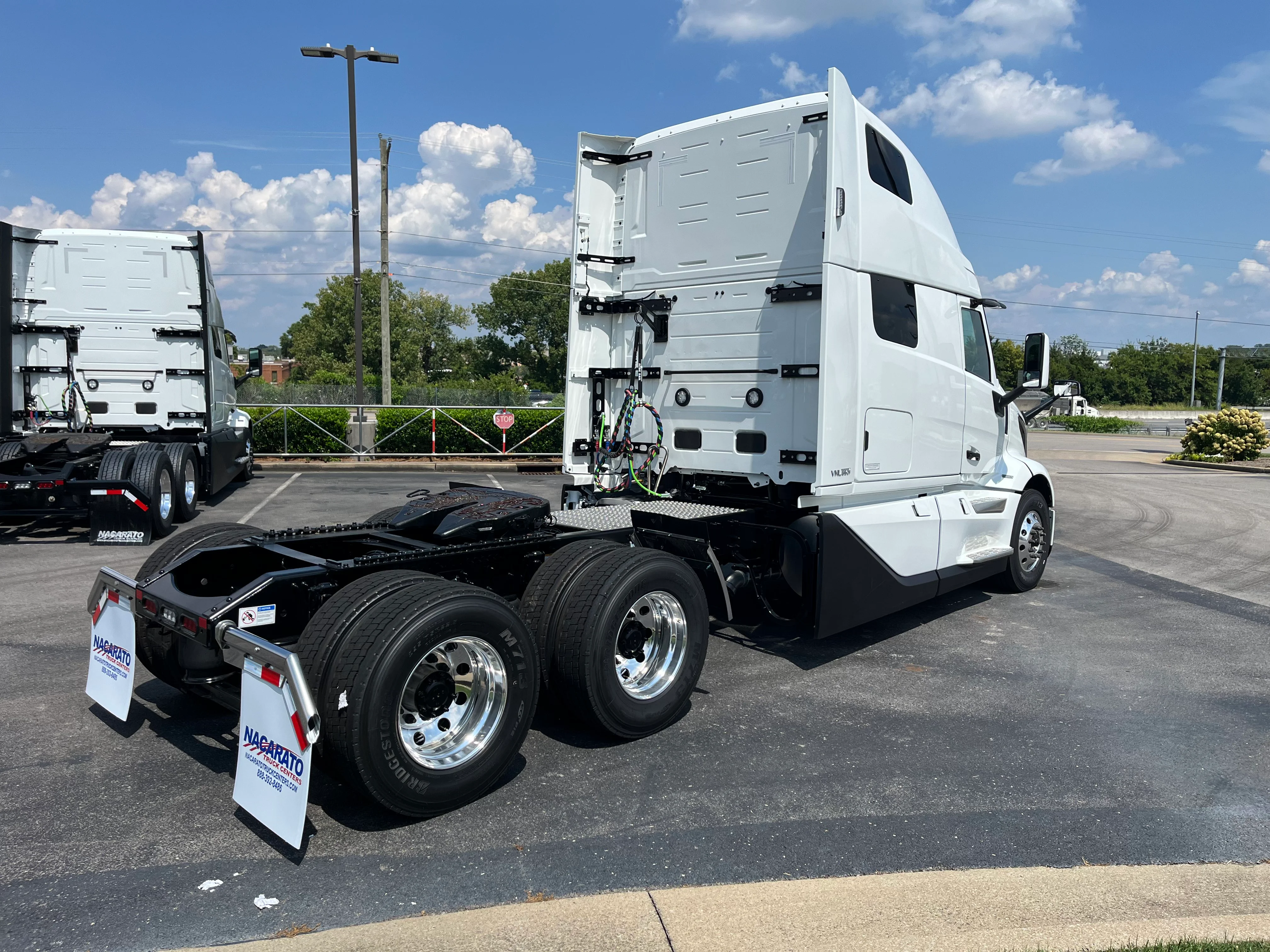2026 Volvo VNL 860 in LA VERGNE, TN — photo 3